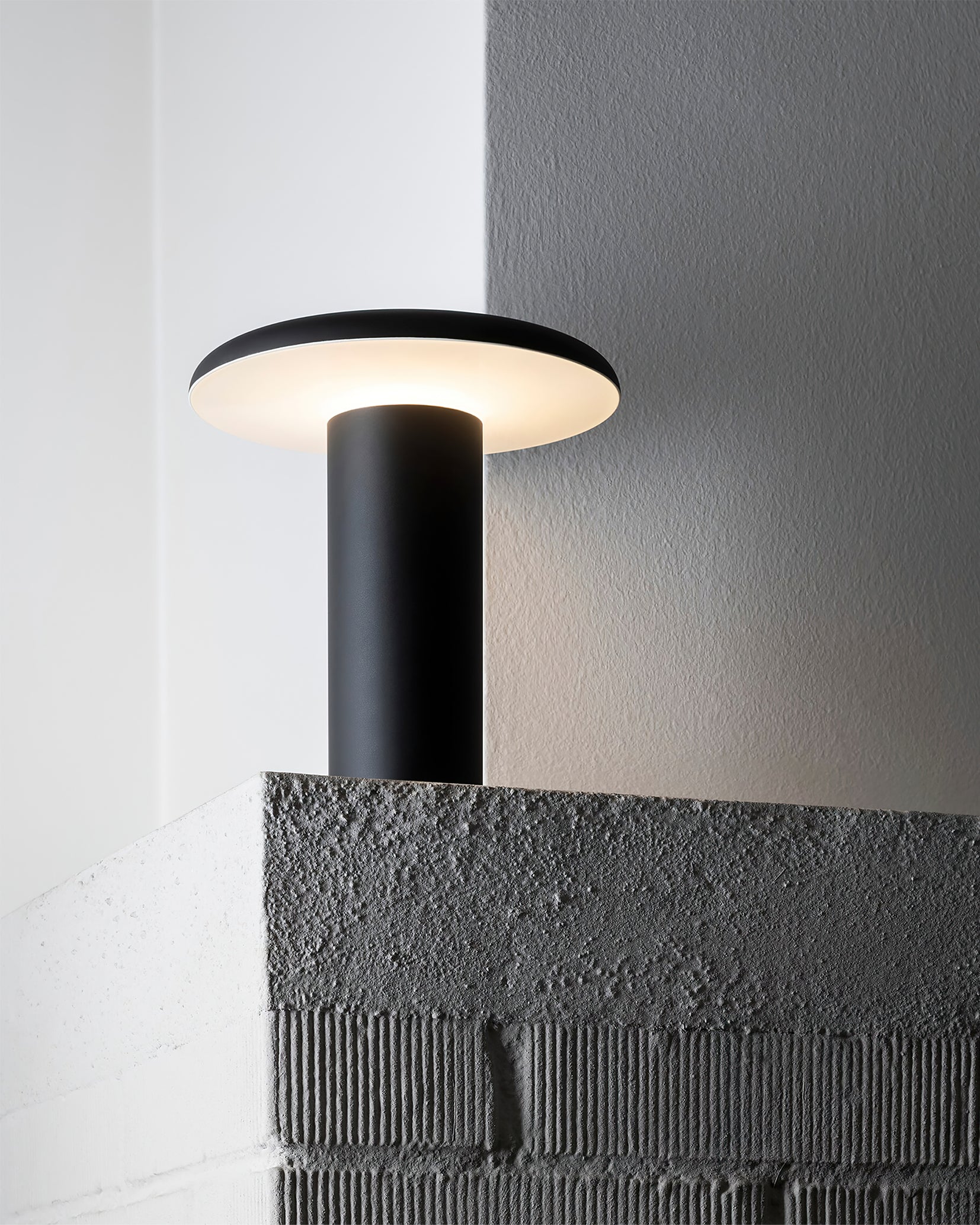 Lampe de Table LED avec Chargement USB - Design Minimaliste et Éclairage Efficace