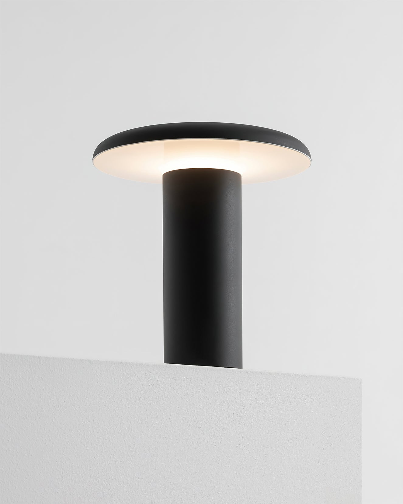 Lampe de Table LED avec Chargement USB - Design Minimaliste et Éclairage Efficace