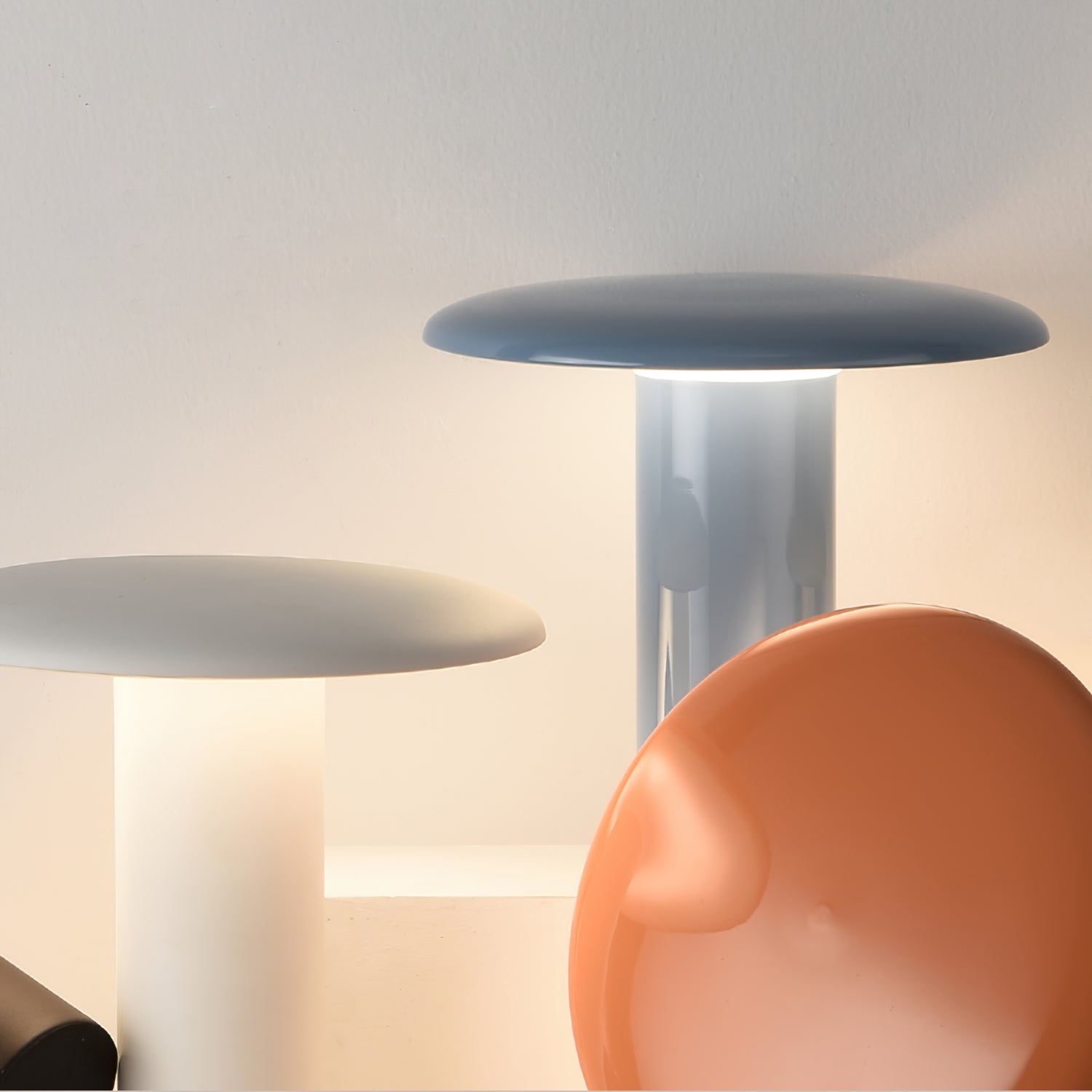 Lampe de Table LED avec Chargement USB - Design Minimaliste et Éclairage Efficace