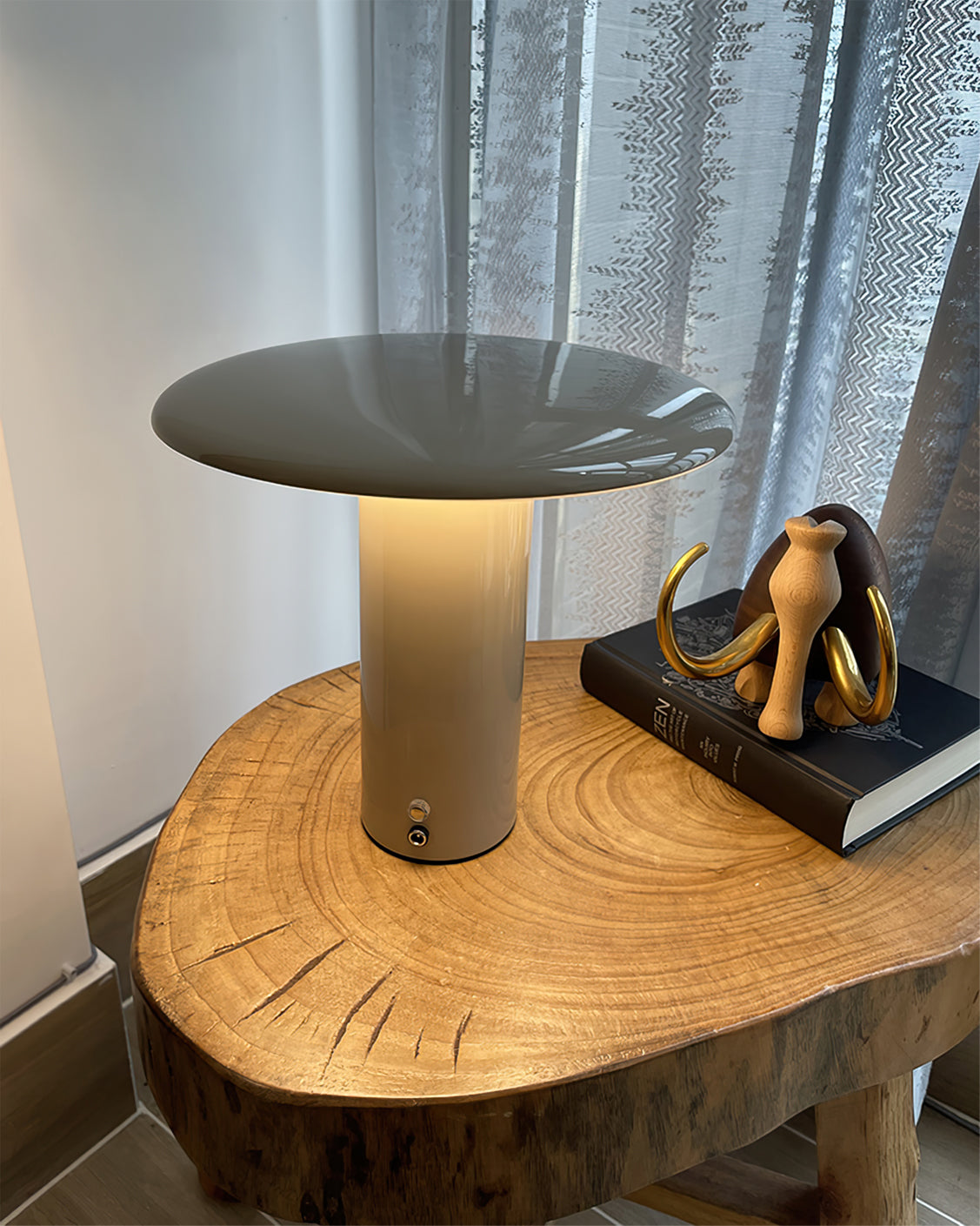 Lampe de Table LED avec Chargement USB - Design Minimaliste et Éclairage Efficace
