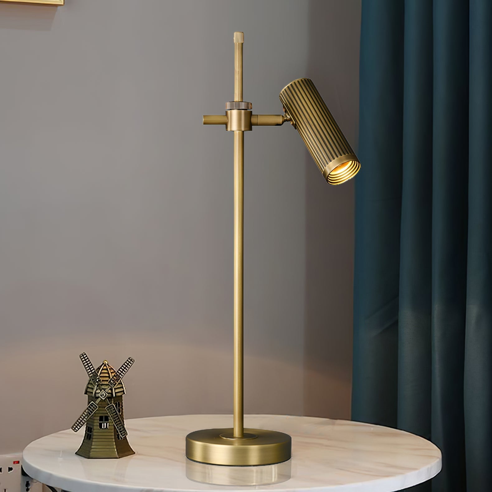 Lampe de Table en Cuivre - Élégance et Fonctionnalité pour Intérieur