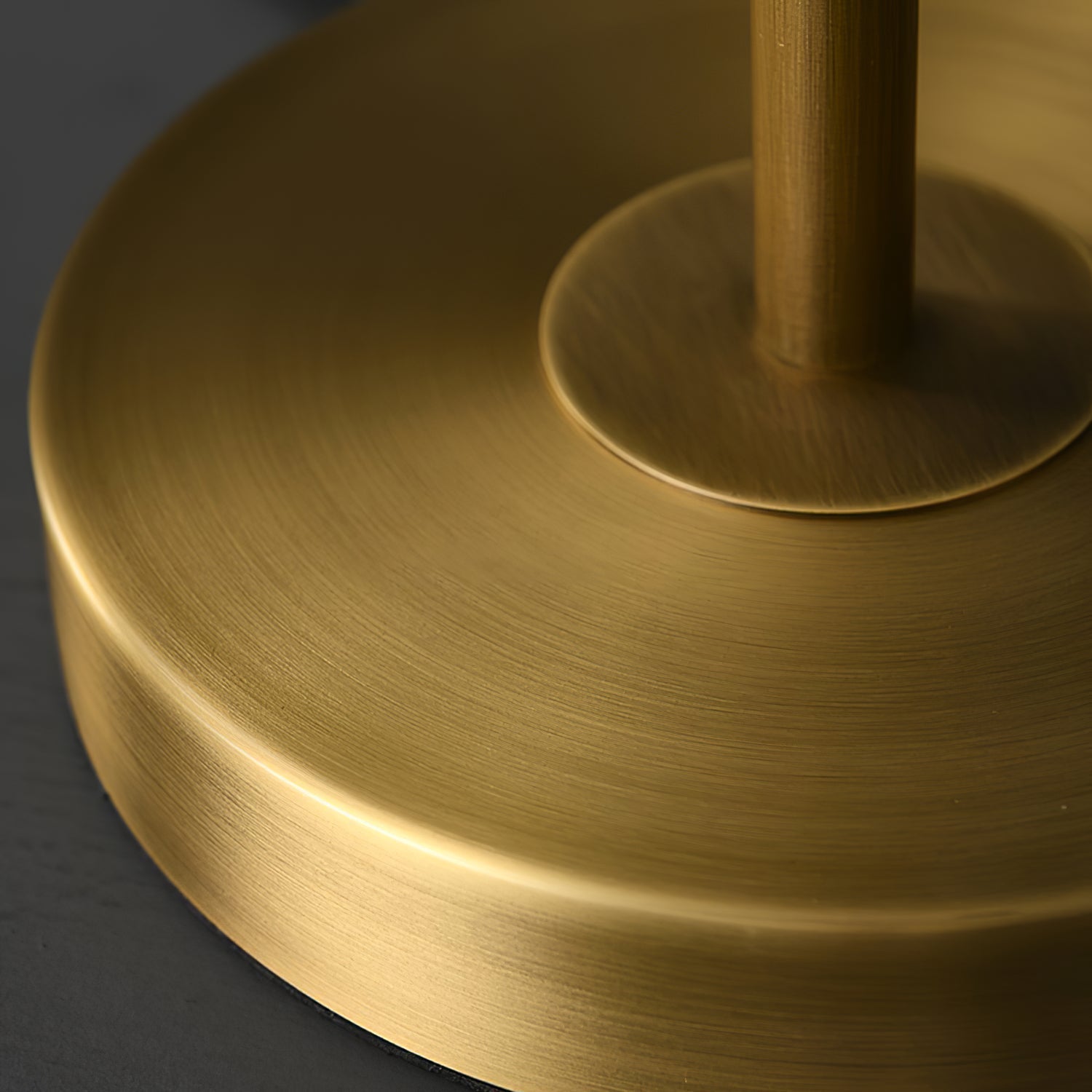 Lampe de Table en Cuivre - Élégance et Fonctionnalité pour Intérieur