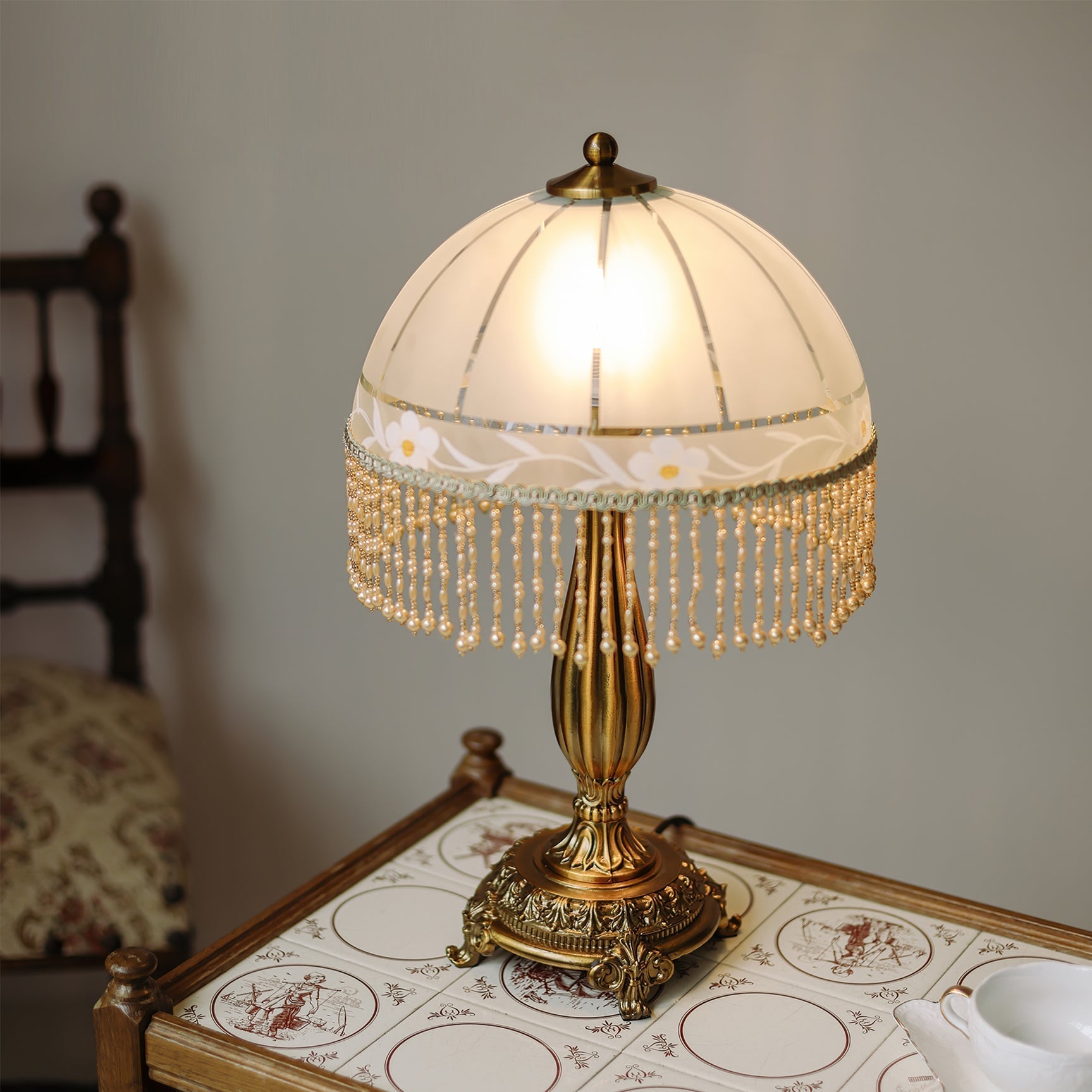 Lampe de Table Élégante en Laiton - Design Chic avec Gland en Fleur