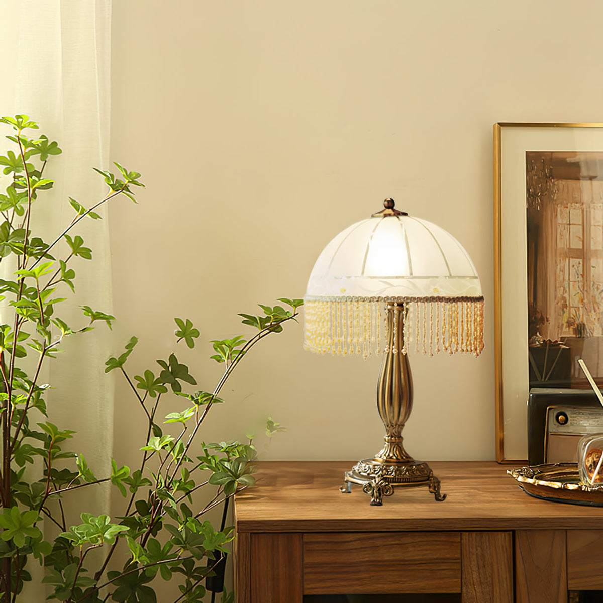 Lampe de Table Élégante en Laiton - Design Chic avec Gland en Fleur