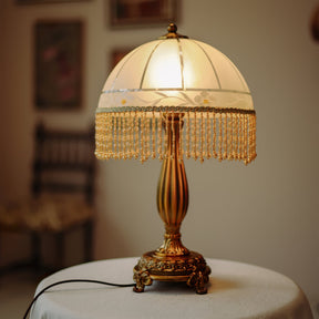 Lampe de Table Élégante en Laiton - Design Chic avec Gland en Fleur
