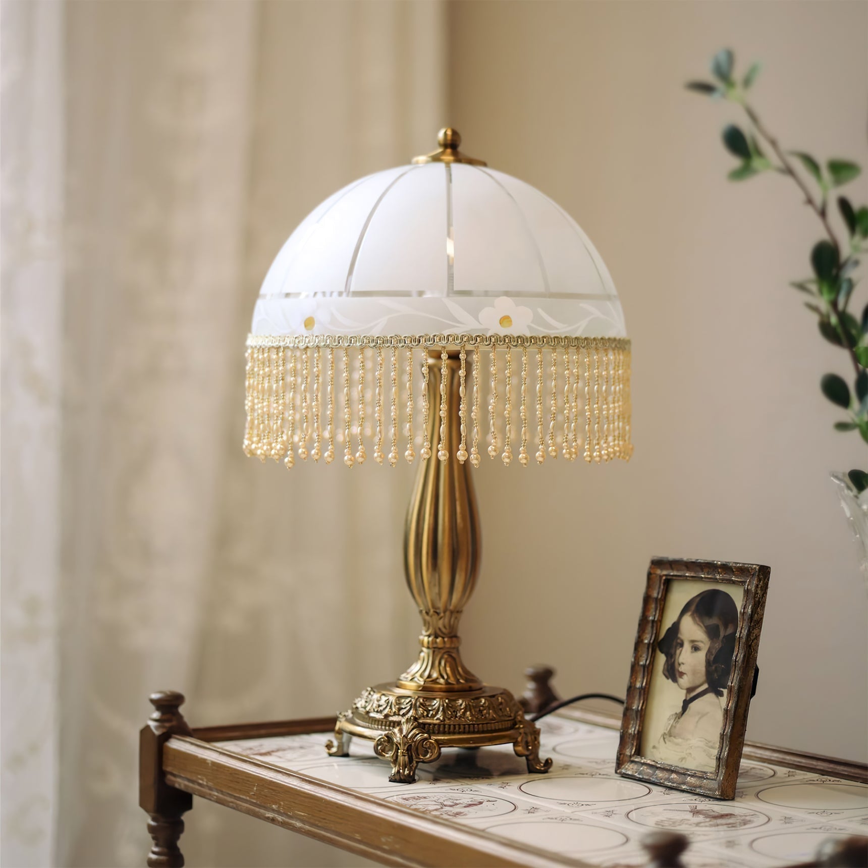 Lampe de Table Élégante en Laiton - Design Chic avec Gland en Fleur