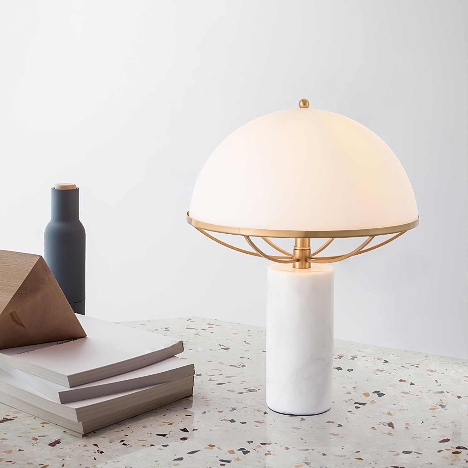 Lampe en Verre Dorée avec Socle en Marbre - Éclairage Ambiant et Élégant pour Intérieur