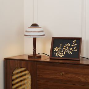 Lampe de Bureau LED en Noyer - Éclairage Chic et Économe en Énergie