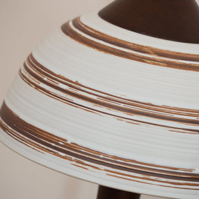 Lampe de Bureau LED en Noyer - Éclairage Chic et Économe en Énergie