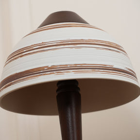 Lampe de Bureau LED en Noyer - Éclairage Chic et Économe en Énergie