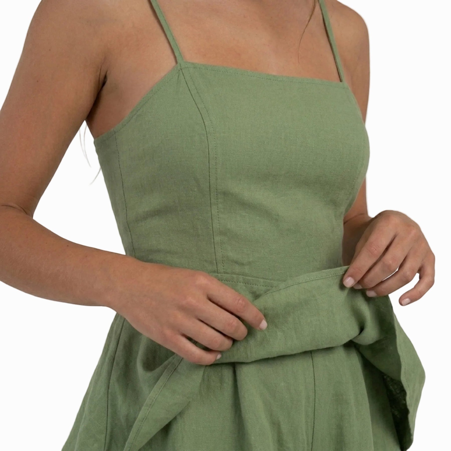 Robe mini étagée à bretelles légère volants élégants sorties estivales femme