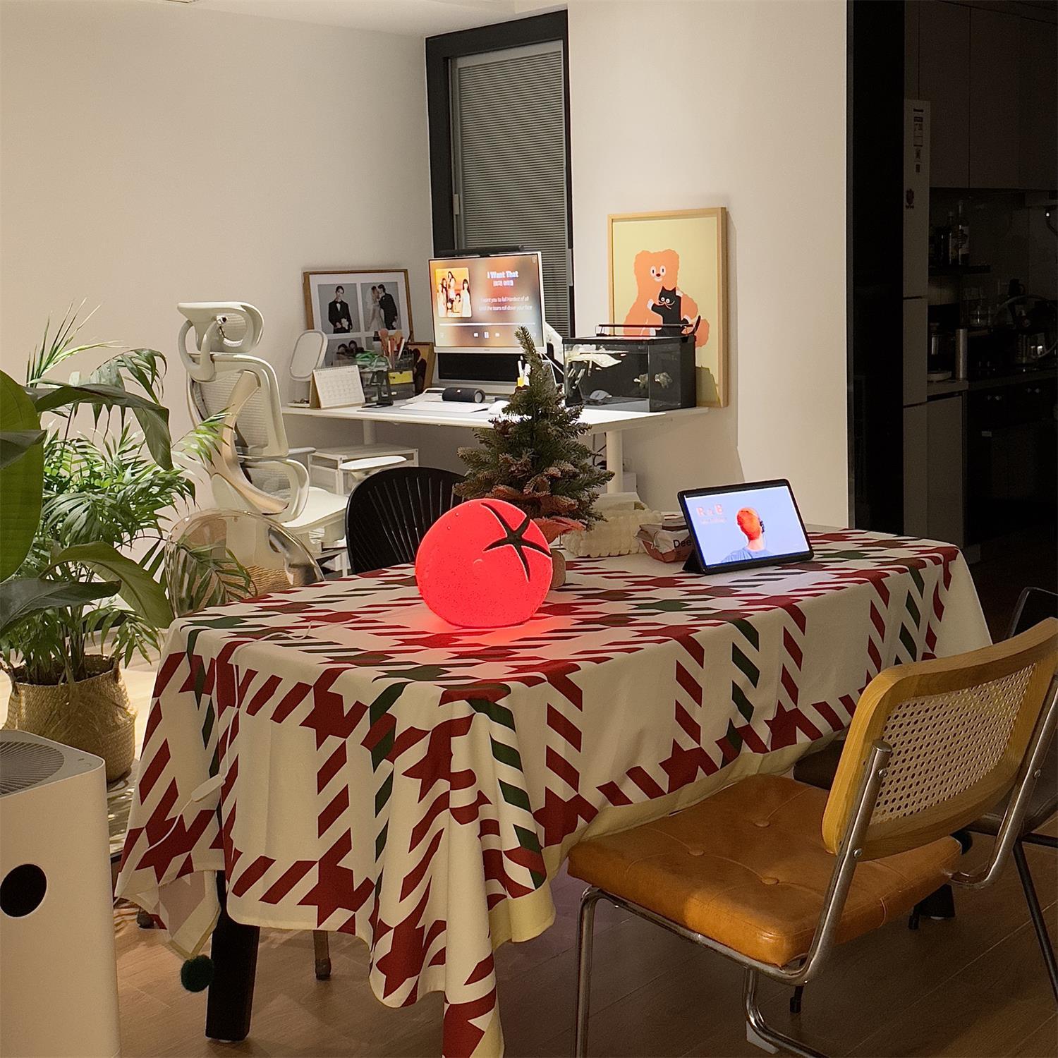 Lampe de Table en Résine Tomate - Éclairage Ludique et Ambiance Chaleureuse