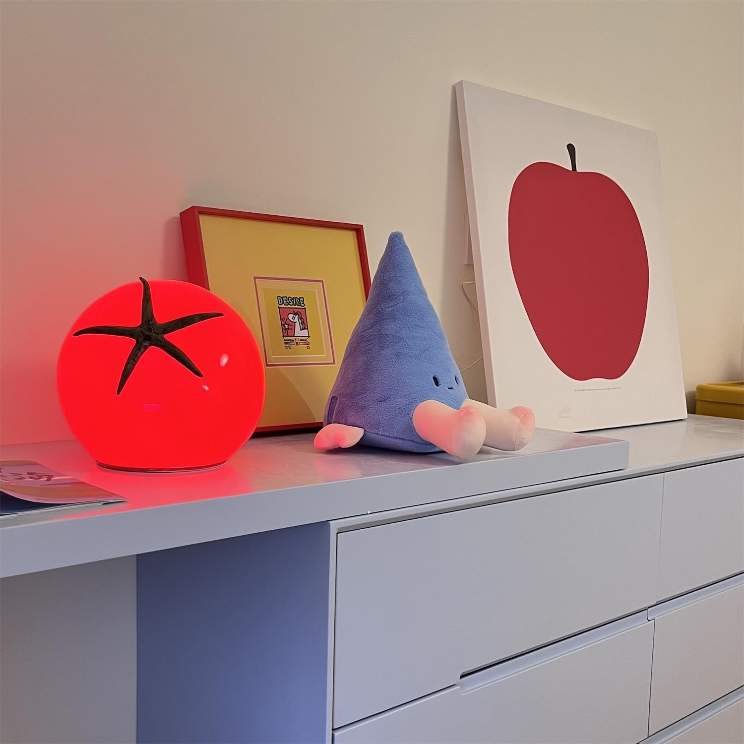 Lampe de Table en Résine Tomate - Éclairage Ludique et Ambiance Chaleureuse