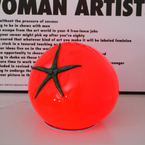 Lampe de Table en Résine Tomate - Éclairage Ludique et Ambiance Chaleureuse