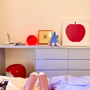 Lampe de Table en Résine Tomate - Éclairage Ludique et Ambiance Chaleureuse