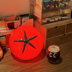 Lampe de Table en Résine Tomate - Éclairage Ludique et Ambiance Chaleureuse