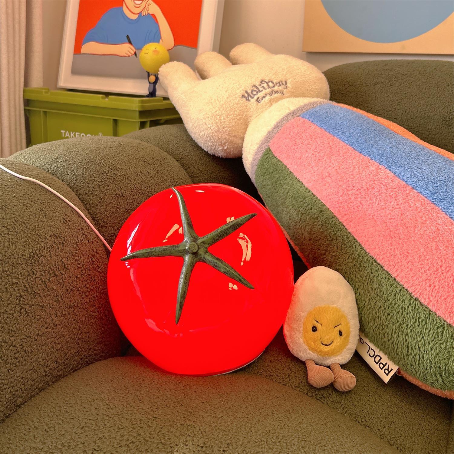 Lampe de Table en Résine Tomate - Éclairage Ludique et Ambiance Chaleureuse