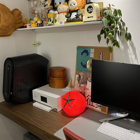 Lampe de Table en Résine Tomate - Éclairage Ludique et Ambiance Chaleureuse