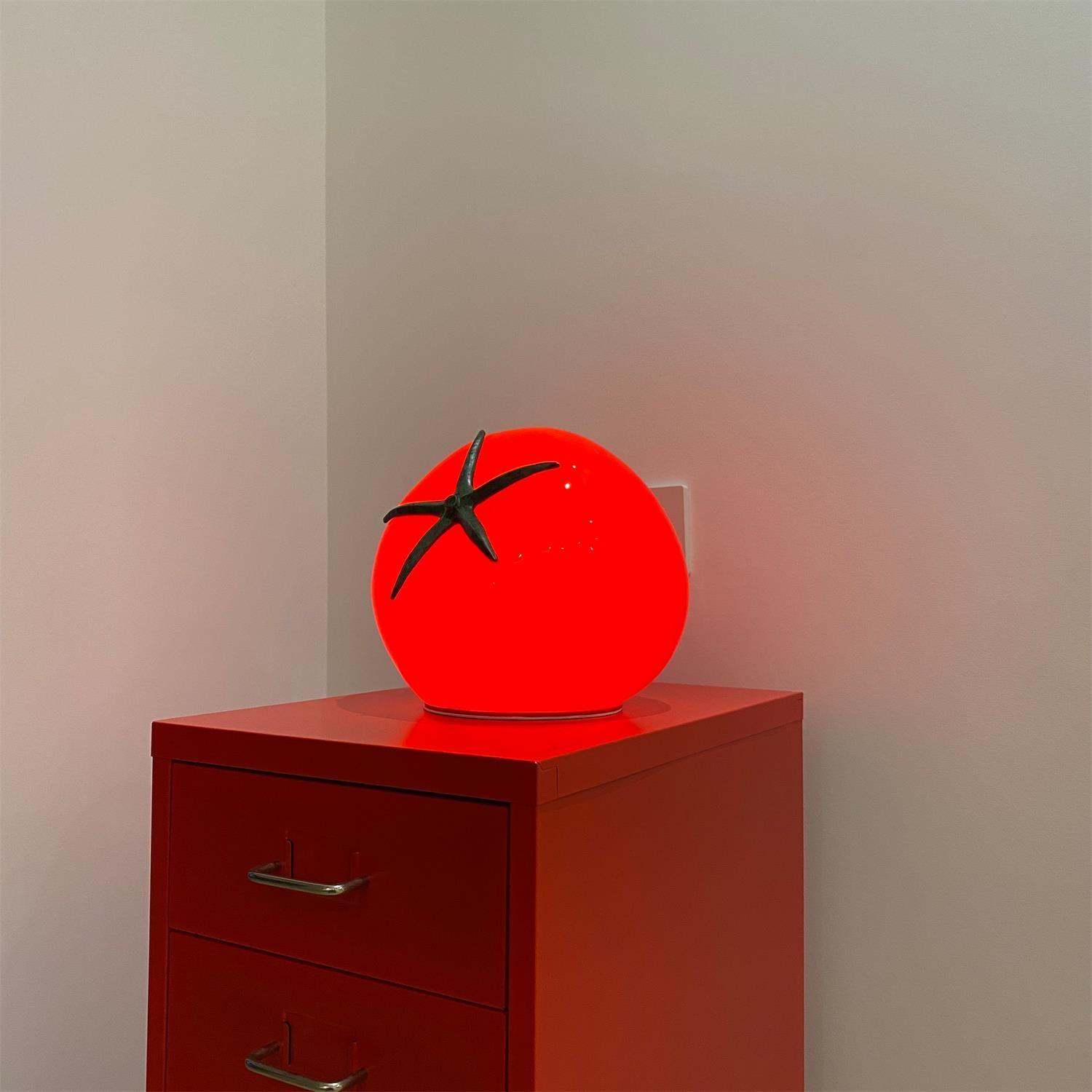 Lampe de Table en Résine Tomate - Éclairage Ludique et Ambiance Chaleureuse