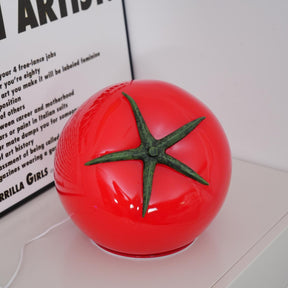 Lampe de Table en Résine Tomate - Éclairage Ludique et Ambiance Chaleureuse
