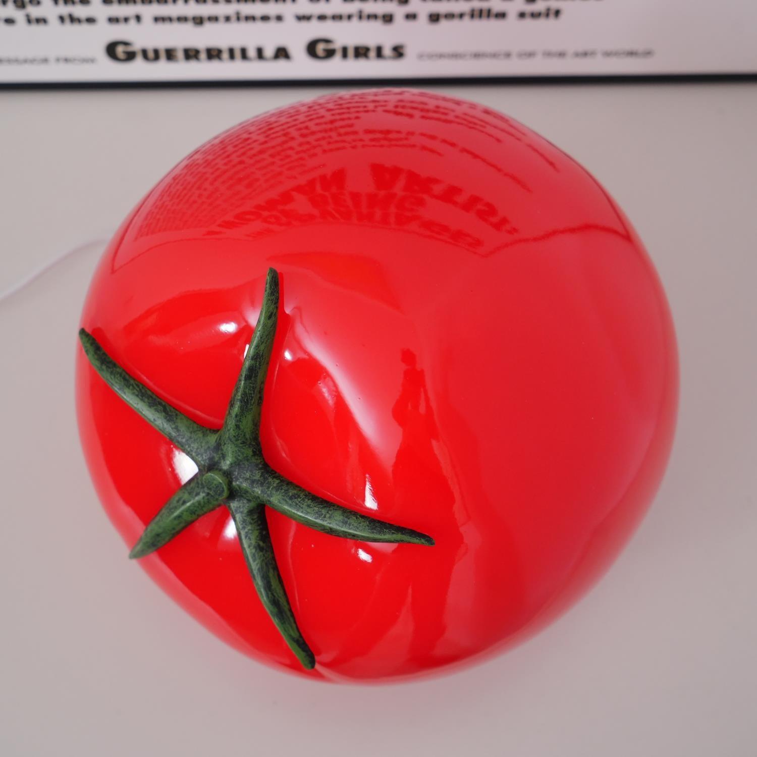 Lampe de Table en Résine Tomate - Éclairage Ludique et Ambiance Chaleureuse