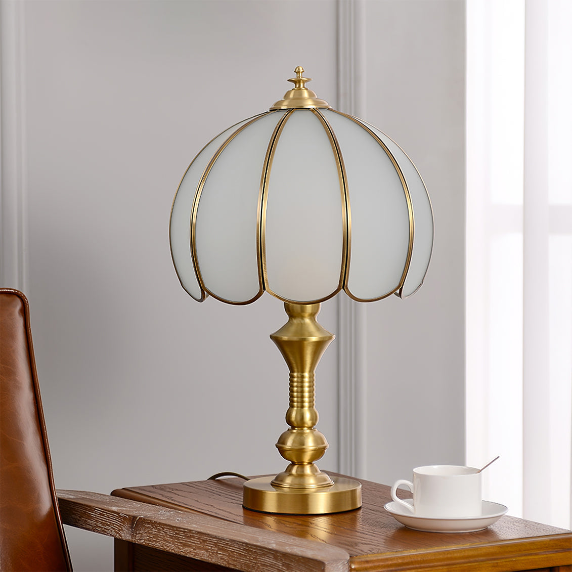 Lampe de Table en Laiton et Verre - Design Rétro Élégant et Luxueux