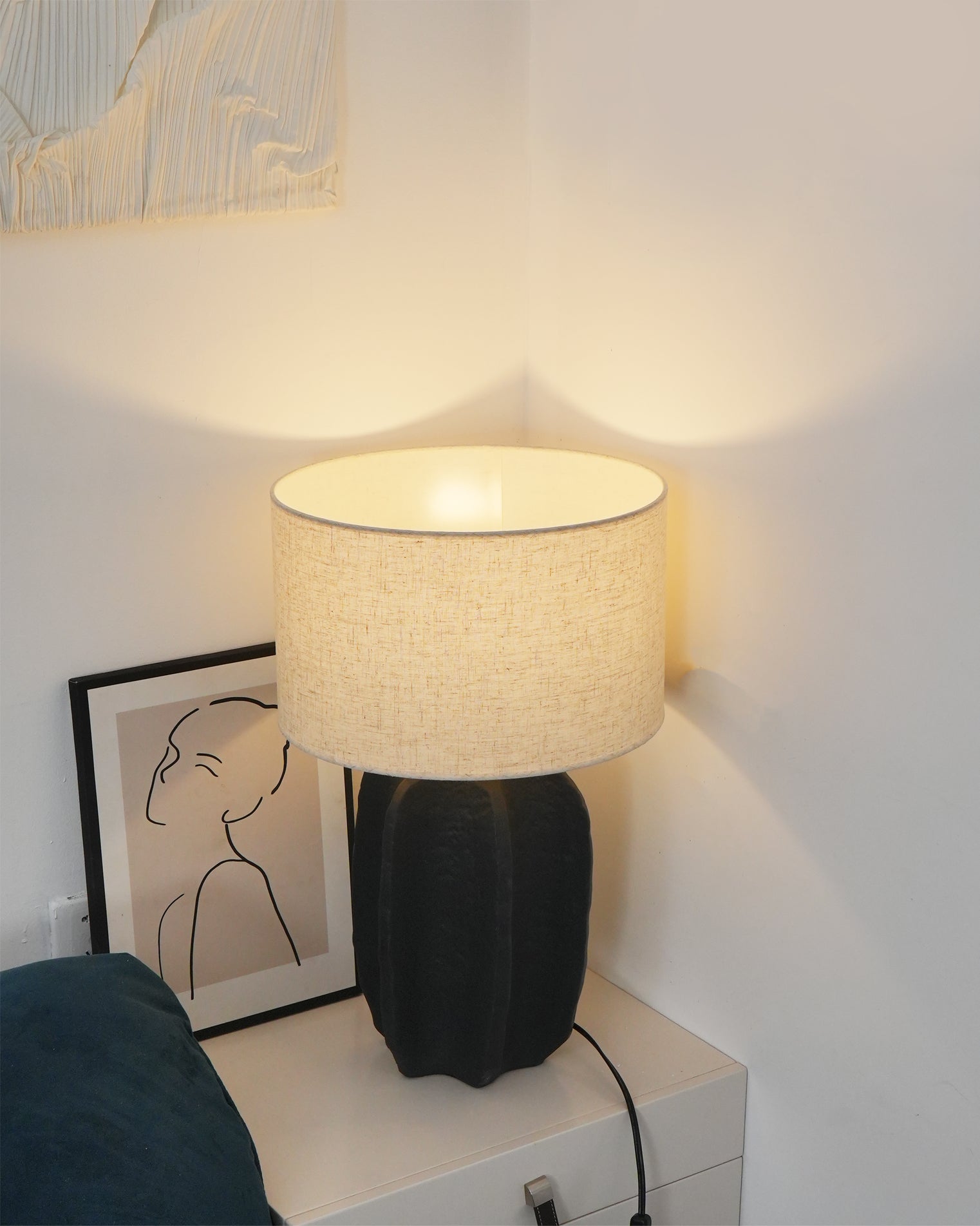 Lampe de Table Contemporaine en Céramique - Élégance et Lumière Chaleureuse