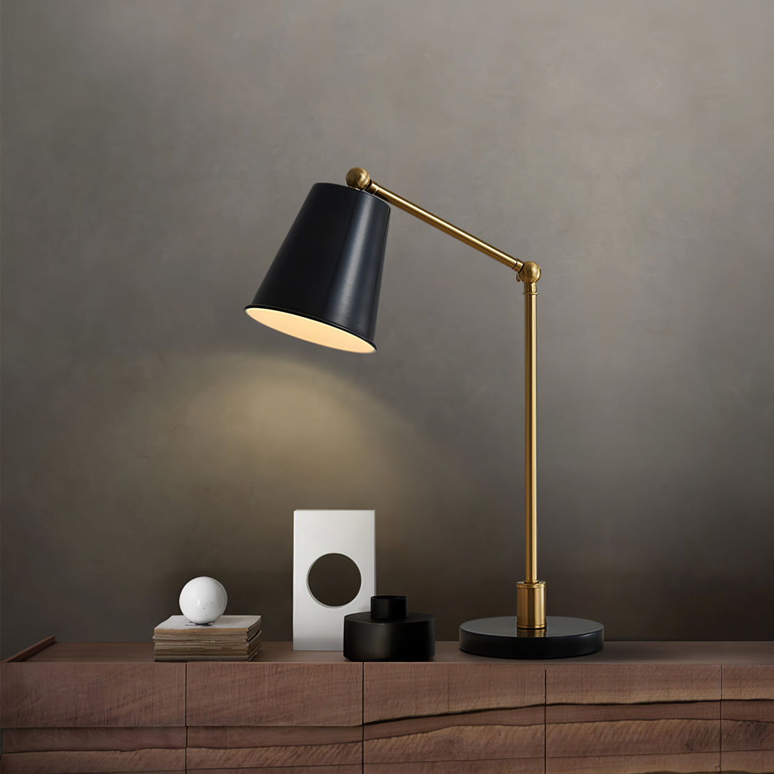 Lampe de Bureau Moderne en Laiton - Design Élégant et Efficace