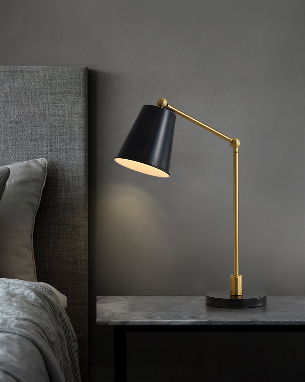 Lampe de Bureau Moderne en Laiton - Design Élégant et Efficace