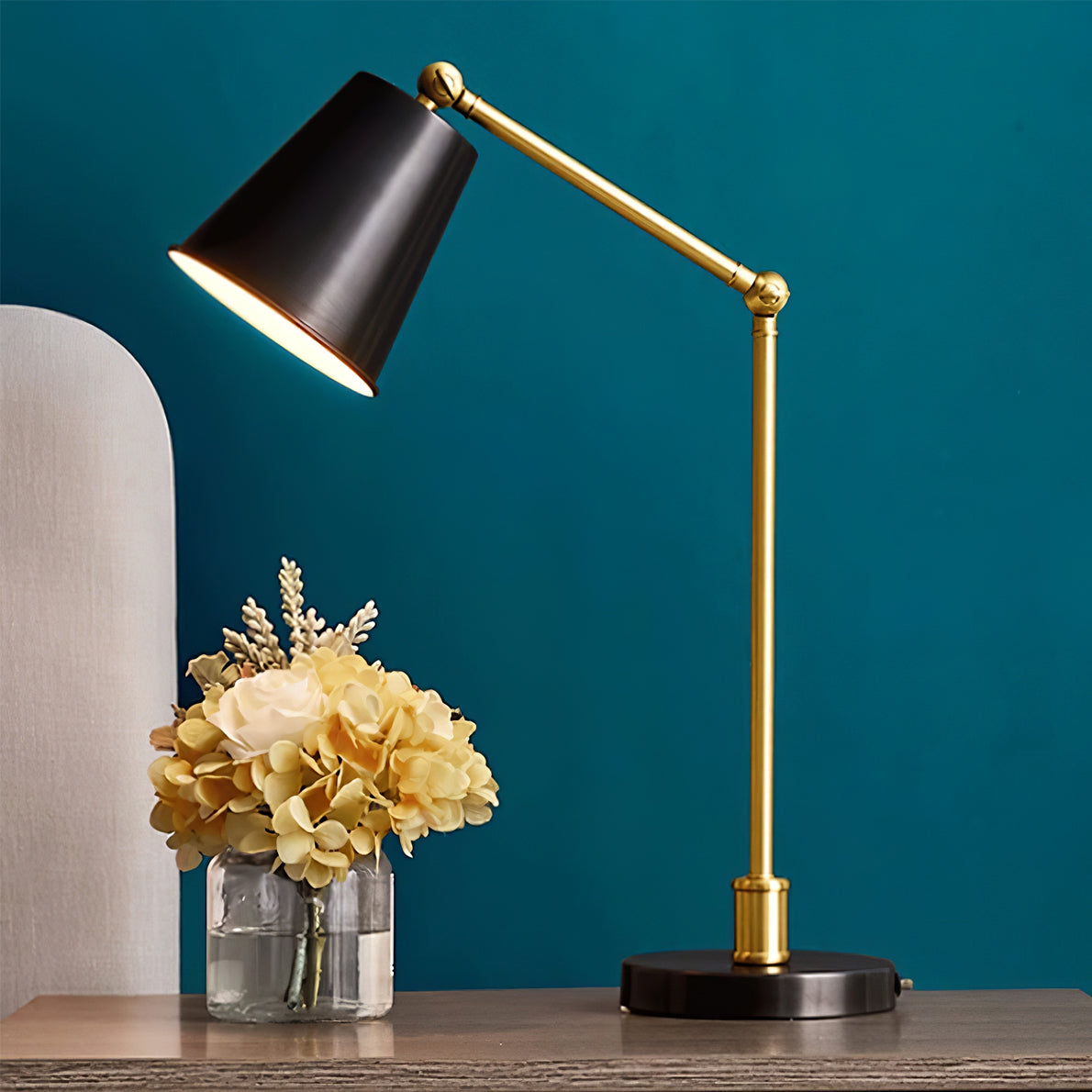 Lampe de Bureau Moderne en Laiton - Design Élégant et Efficace
