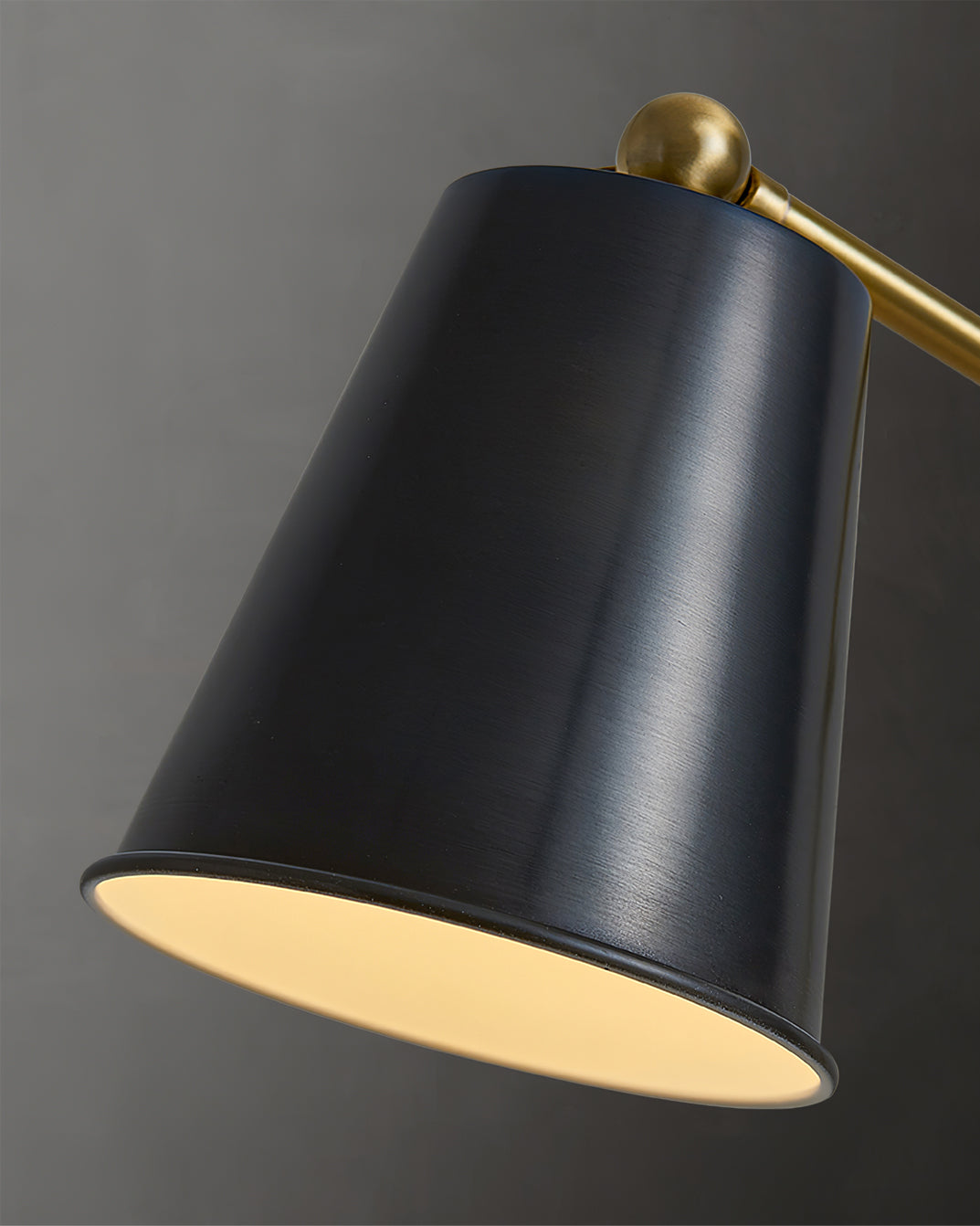 Lampe de Bureau Moderne en Laiton - Design Élégant et Efficace