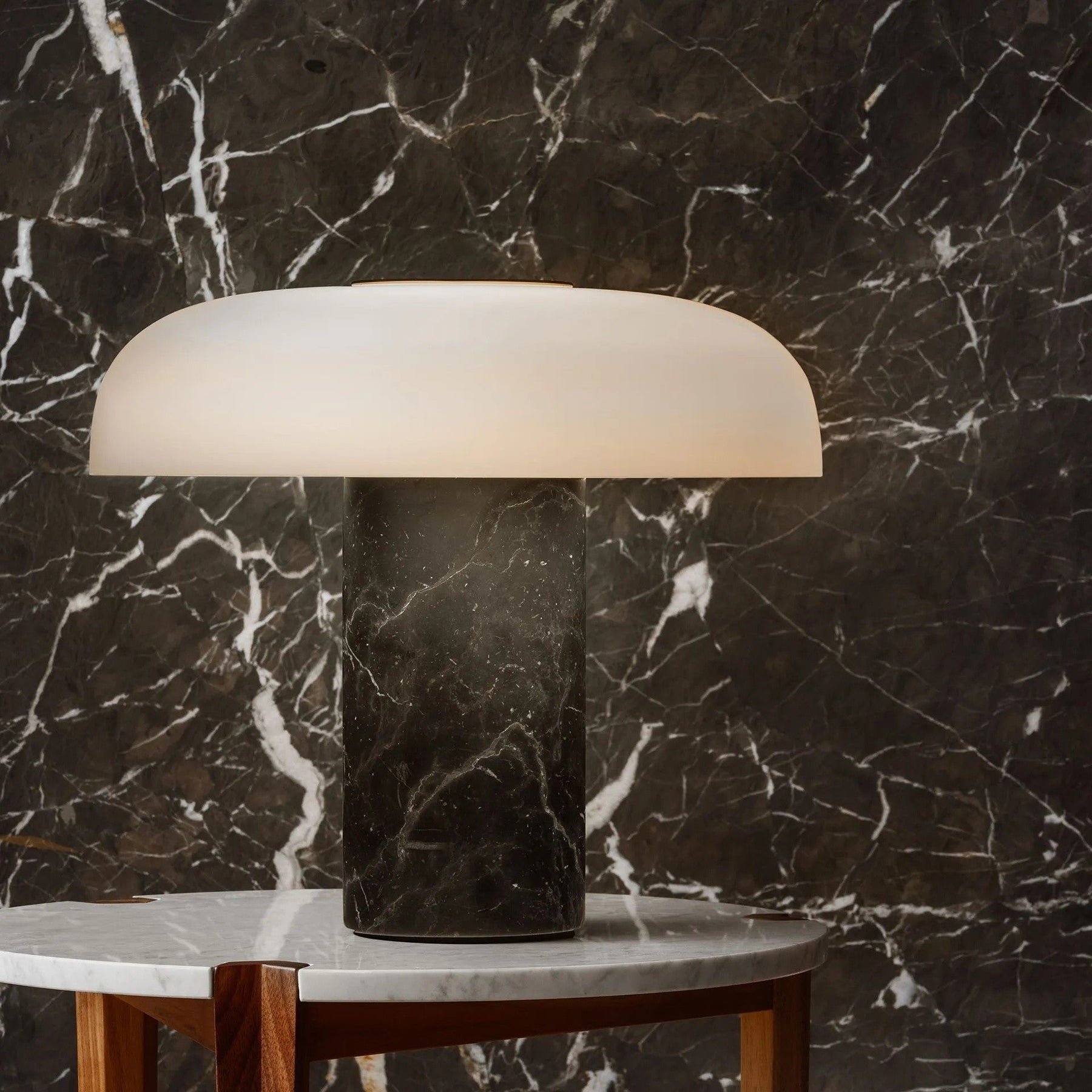Lampe de Bureau Élégante en Marbre - Design Luxueux et Éclairage Ambiant