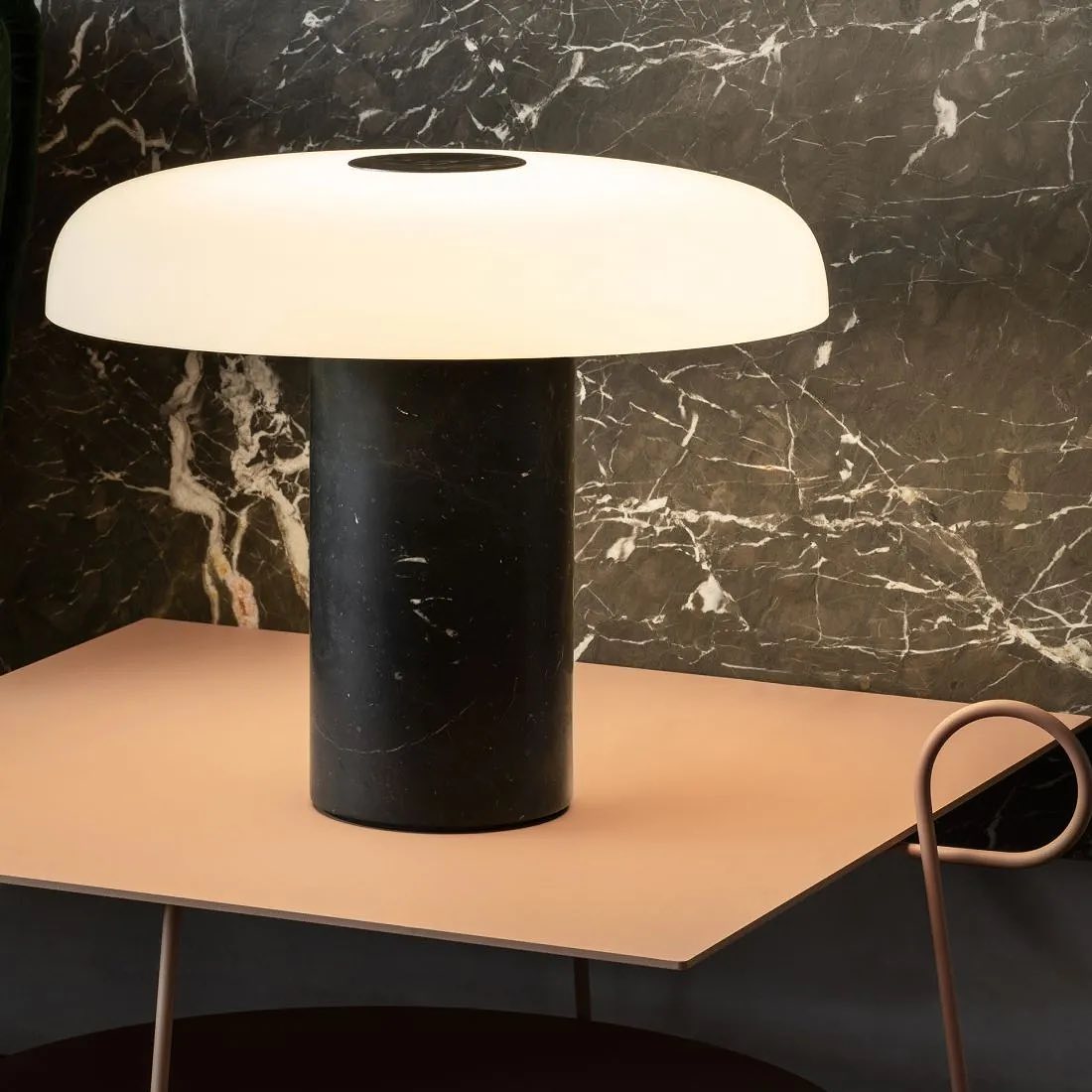 Lampe de Bureau Élégante en Marbre - Design Luxueux et Éclairage Ambiant