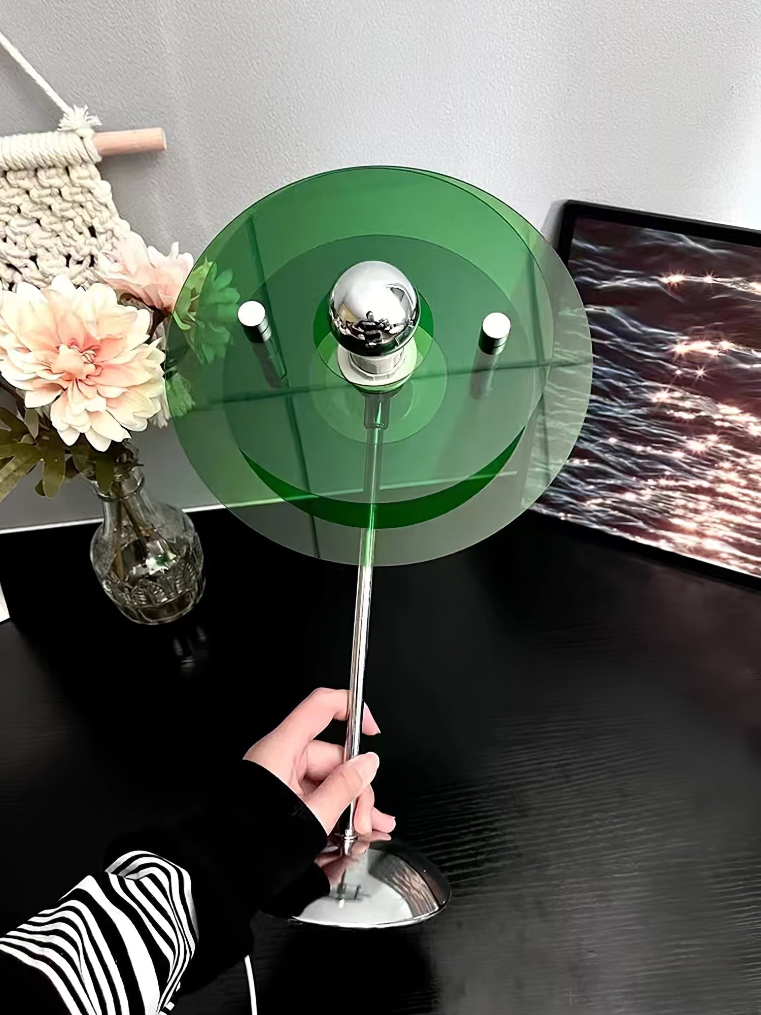 Lampe de Table Géométrique Élégante - Design Réfléchissant et Sophistiqué