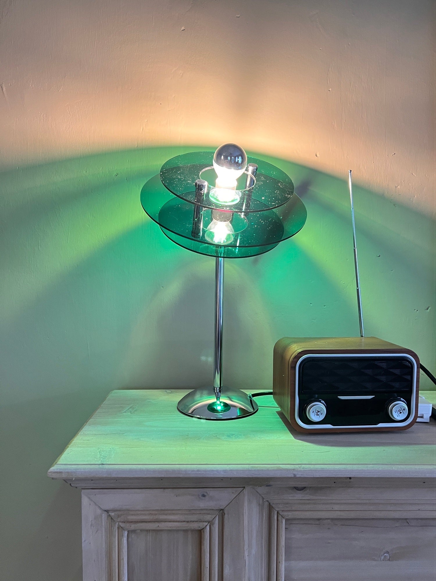 Lampe de Table Géométrique Élégante - Design Réfléchissant et Sophistiqué