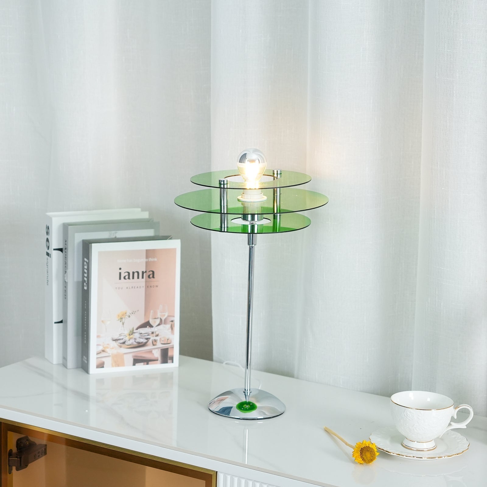 Lampe de Table Géométrique Élégante - Design Réfléchissant et Sophistiqué