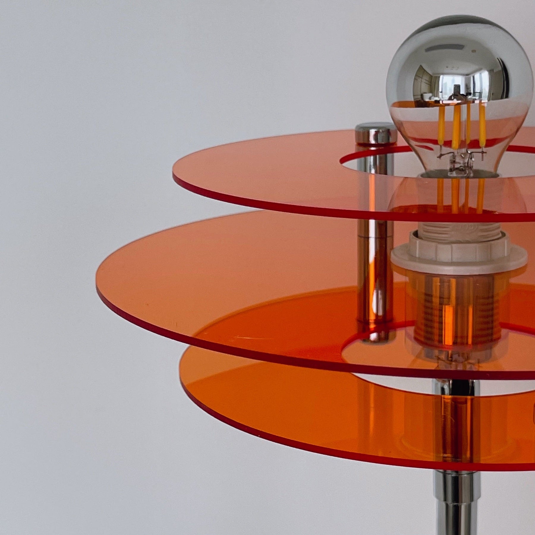 Lampe de Table Géométrique Élégante - Design Réfléchissant et Sophistiqué