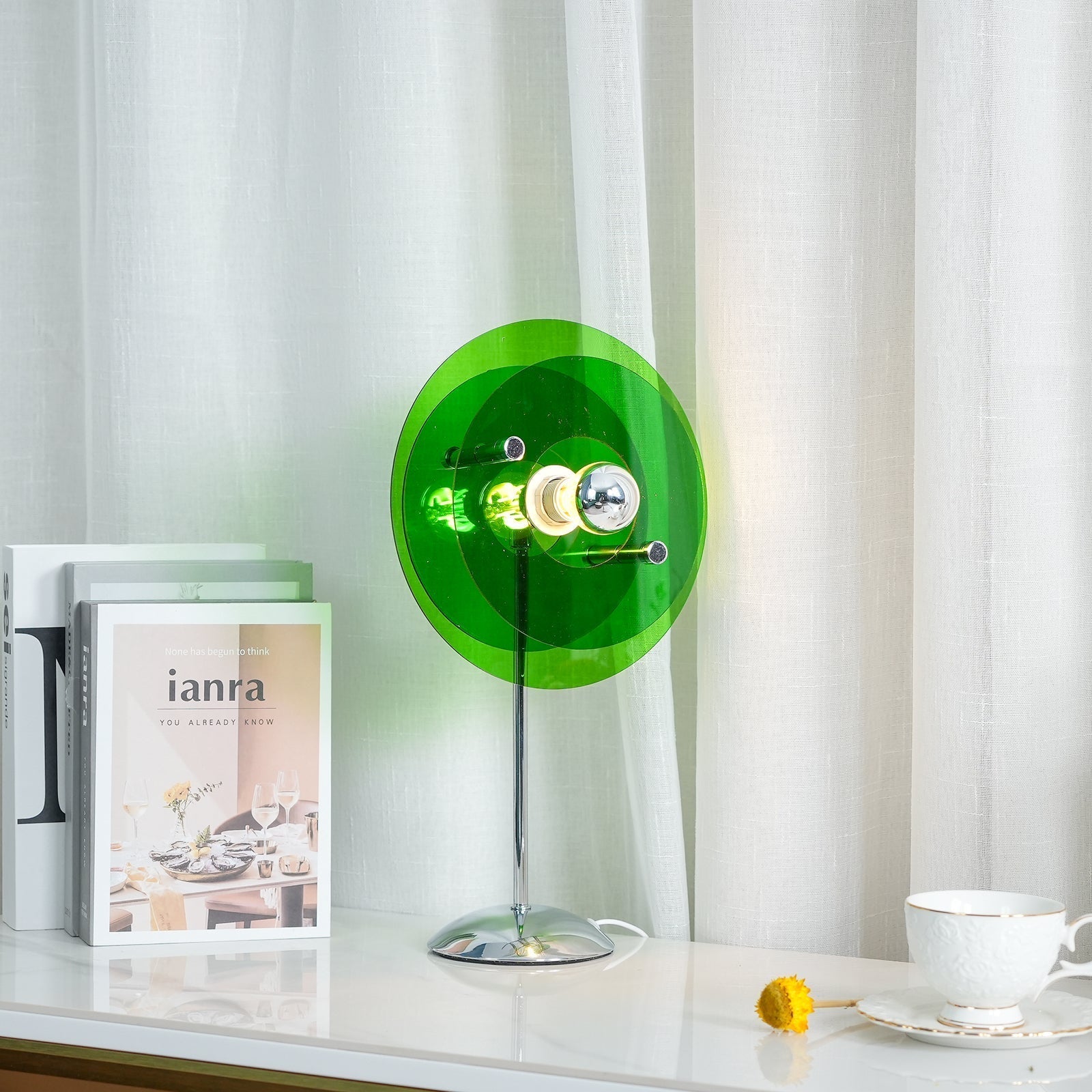 Lampe de Table Géométrique Élégante - Design Réfléchissant et Sophistiqué