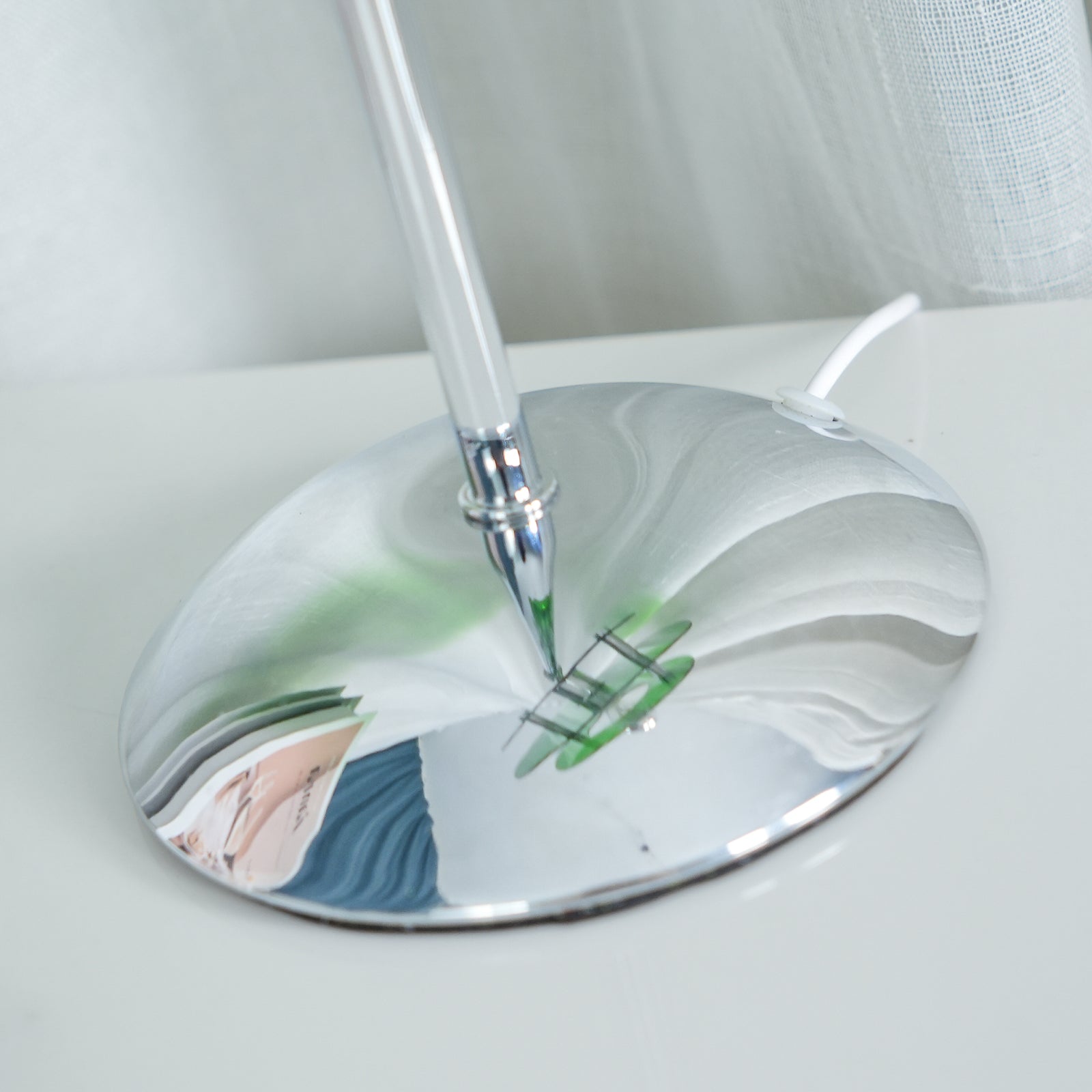 Lampe de Table Géométrique Élégante - Design Réfléchissant et Sophistiqué