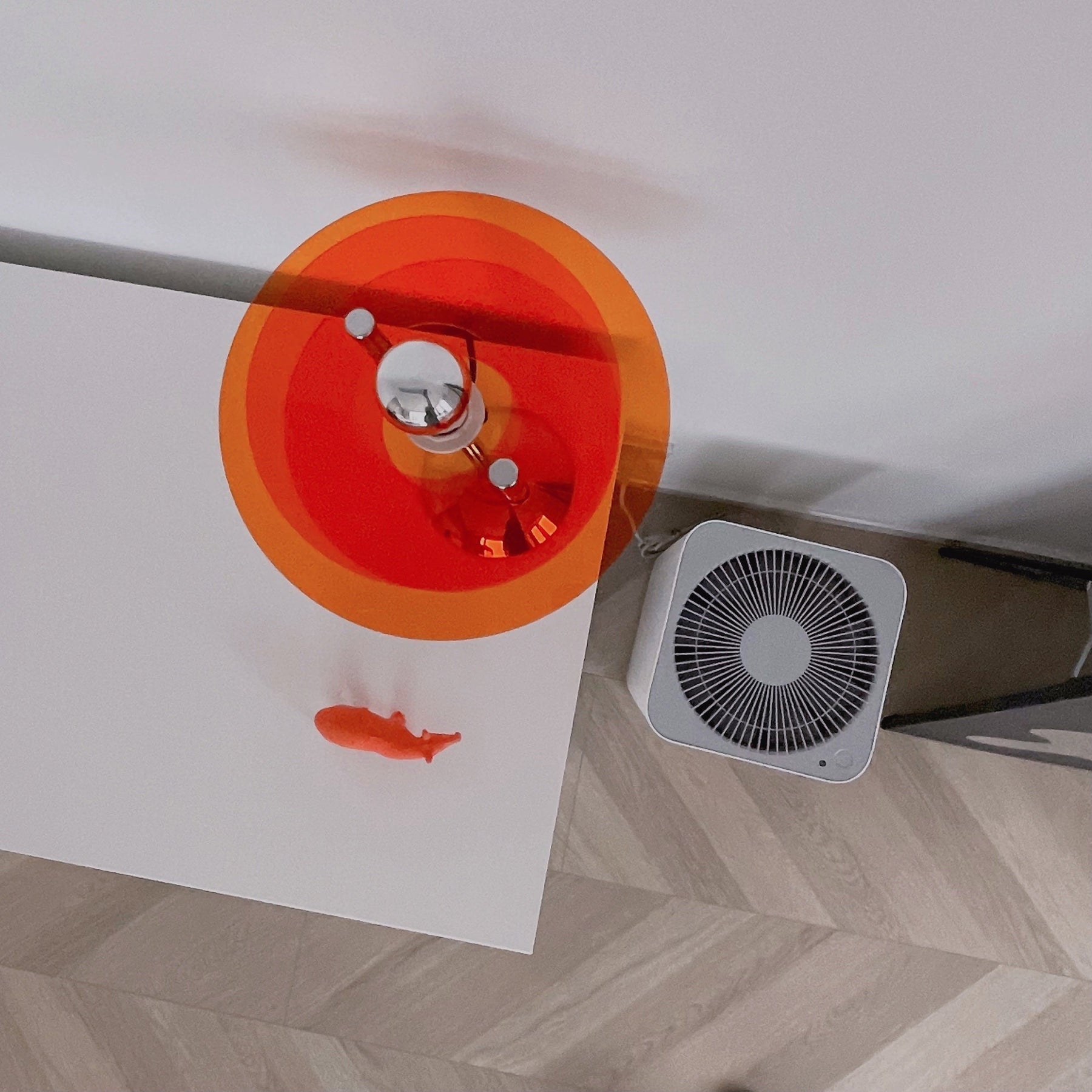 Lampe de Table Géométrique Élégante - Design Réfléchissant et Sophistiqué