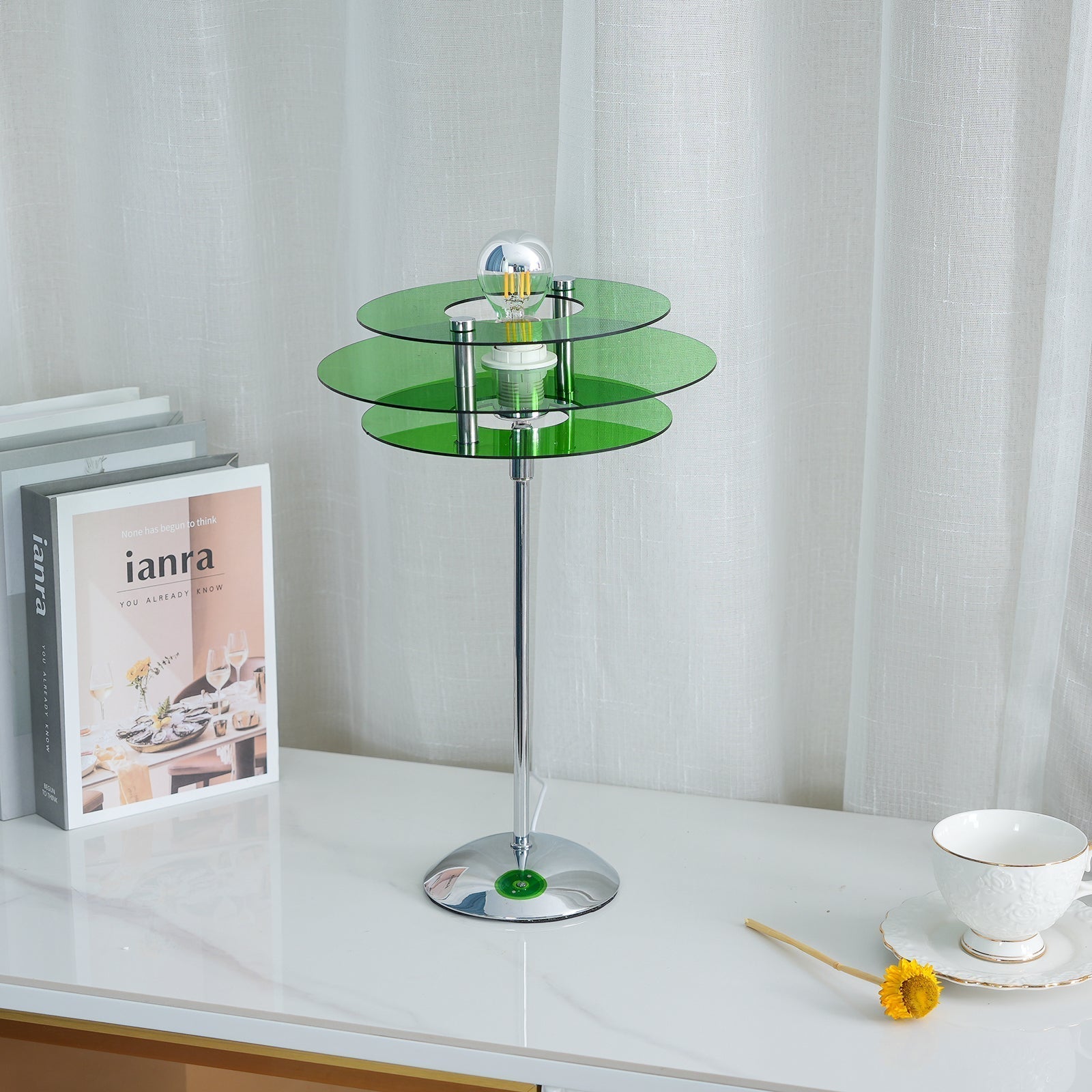 Lampe de Table Géométrique Élégante - Design Réfléchissant et Sophistiqué