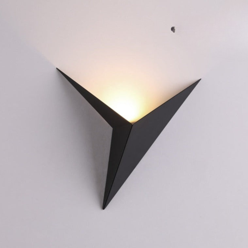 Applique Murale Triangulaire LED - Éclairage Élégant et Économe en Énergie