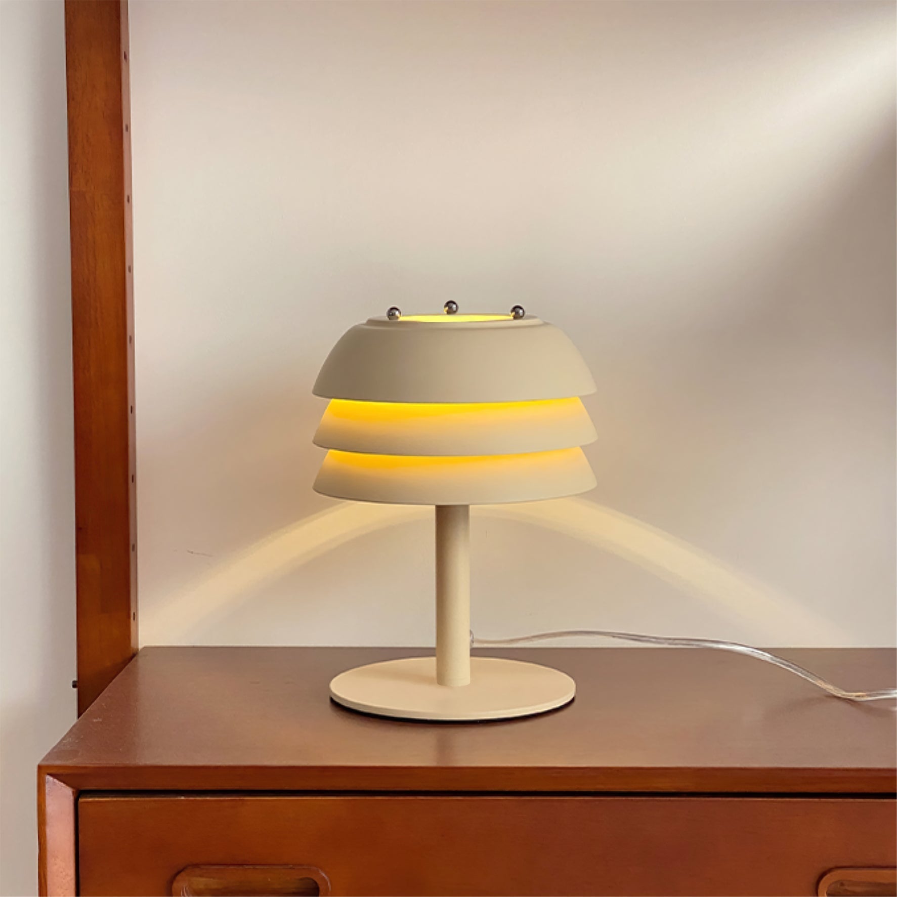 Lampe de Bureau Élégante - Design en Couches et Éclairage Cozy