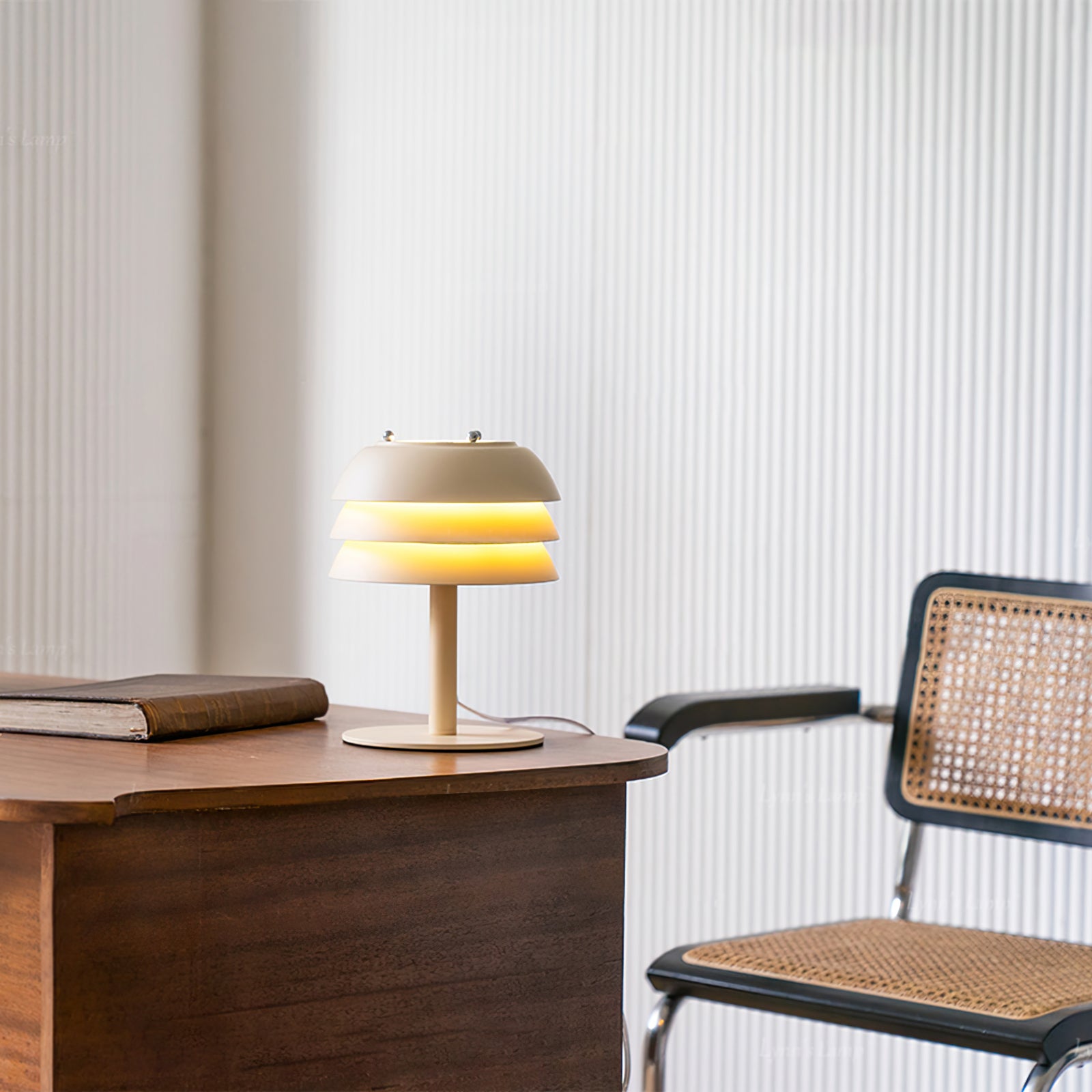 Lampe de Bureau Élégante - Design en Couches et Éclairage Cozy
