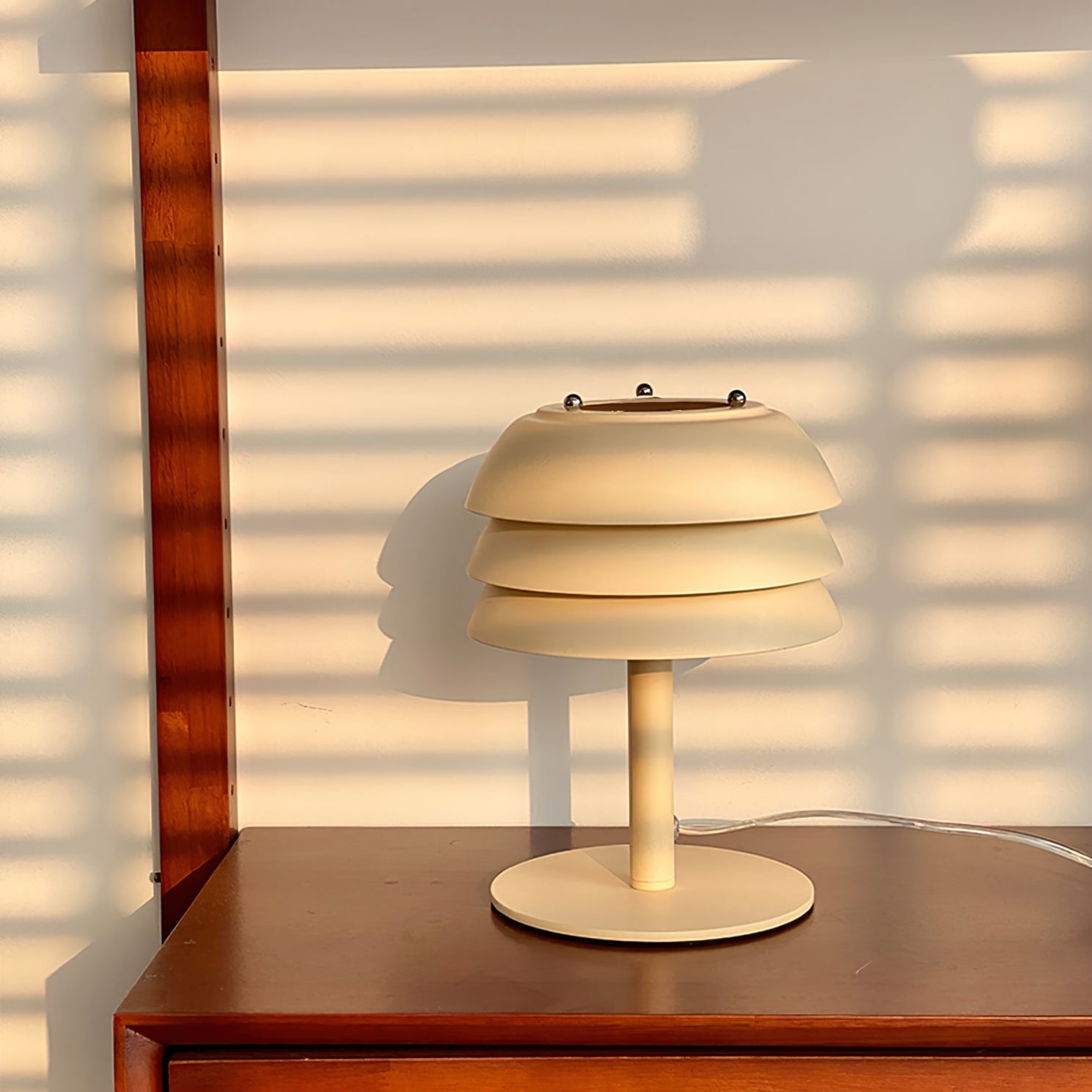 Lampe de Bureau Élégante - Design en Couches et Éclairage Cozy