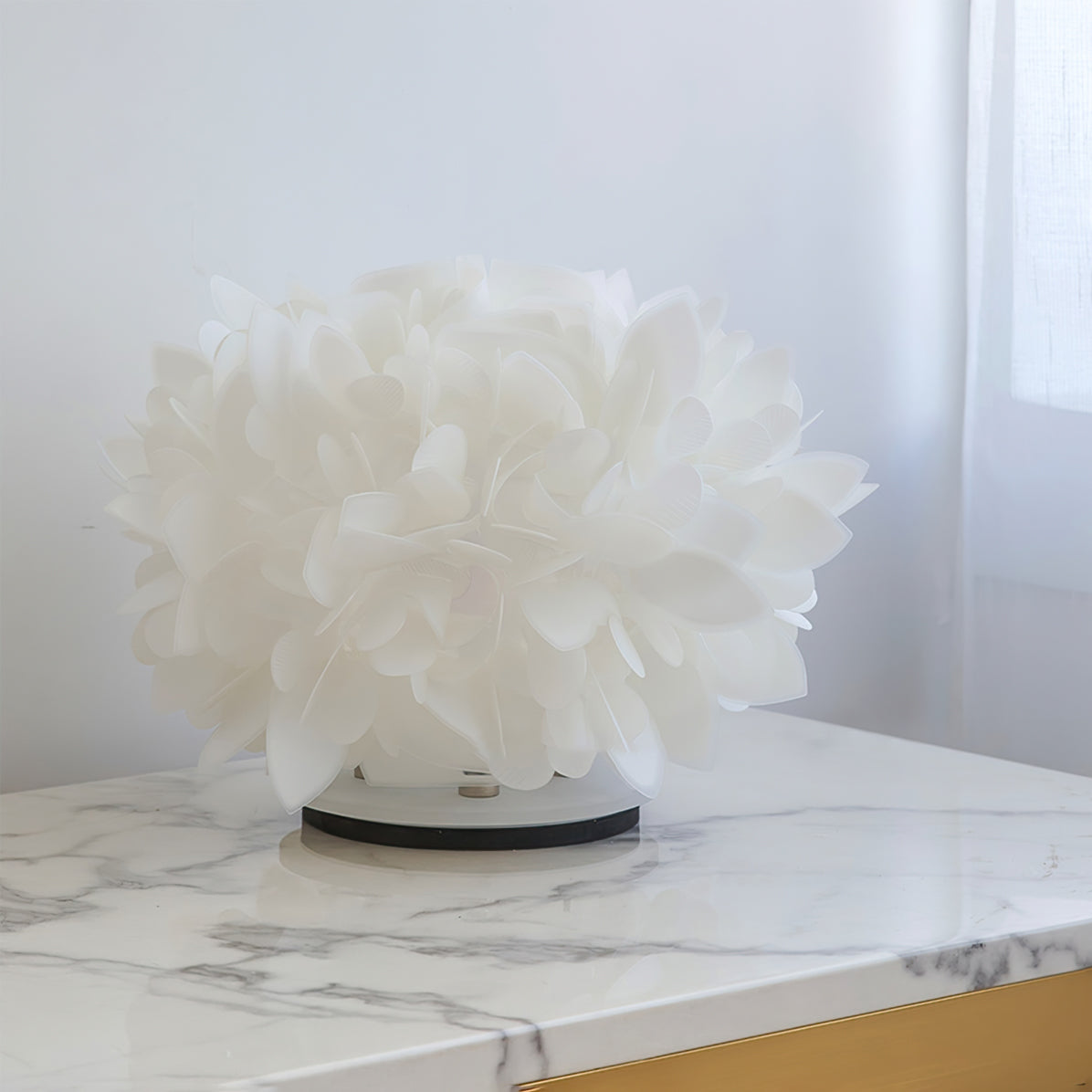 Lampe de Table Contemporaine - Éclairage Élégant avec Accent Floral