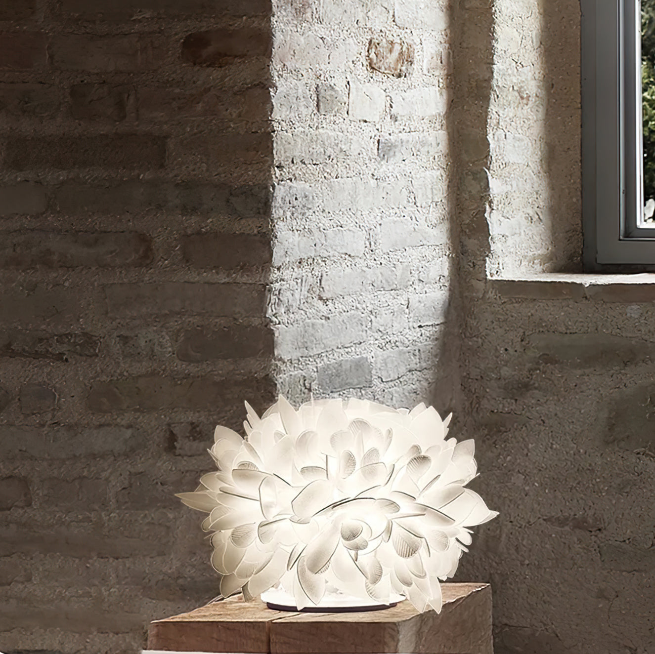 Lampe de Table Contemporaine - Éclairage Élégant avec Accent Floral