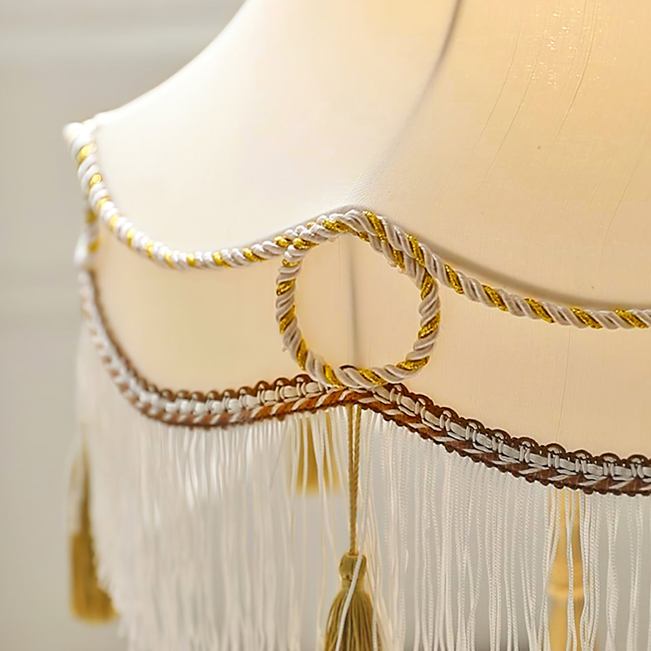 Lampe de Table Victorienne en Laiton - Élégance Classique avec Lumière Chaude