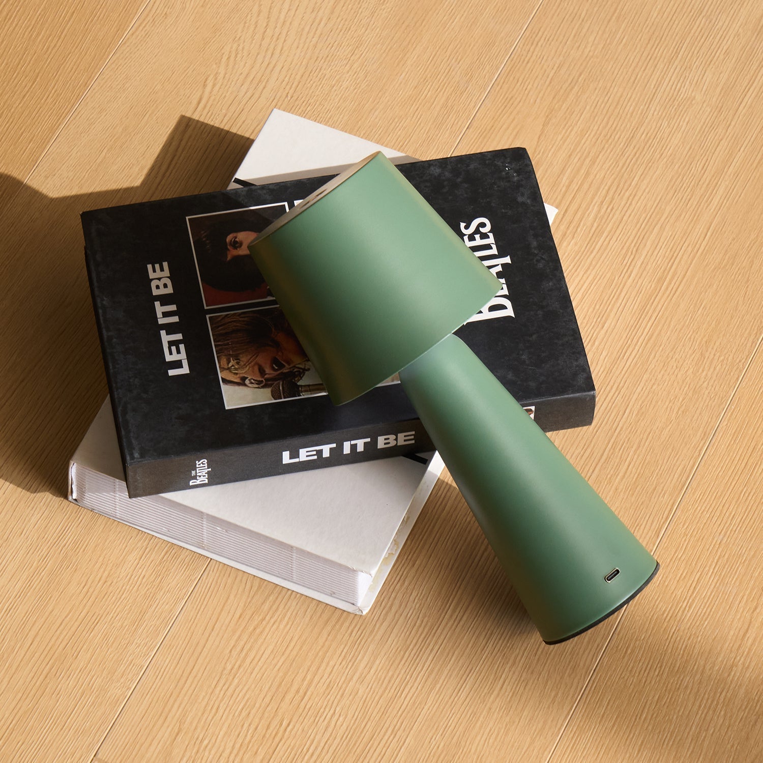 Lampe de Table Rechargeable - Design Minimaliste et Élégant