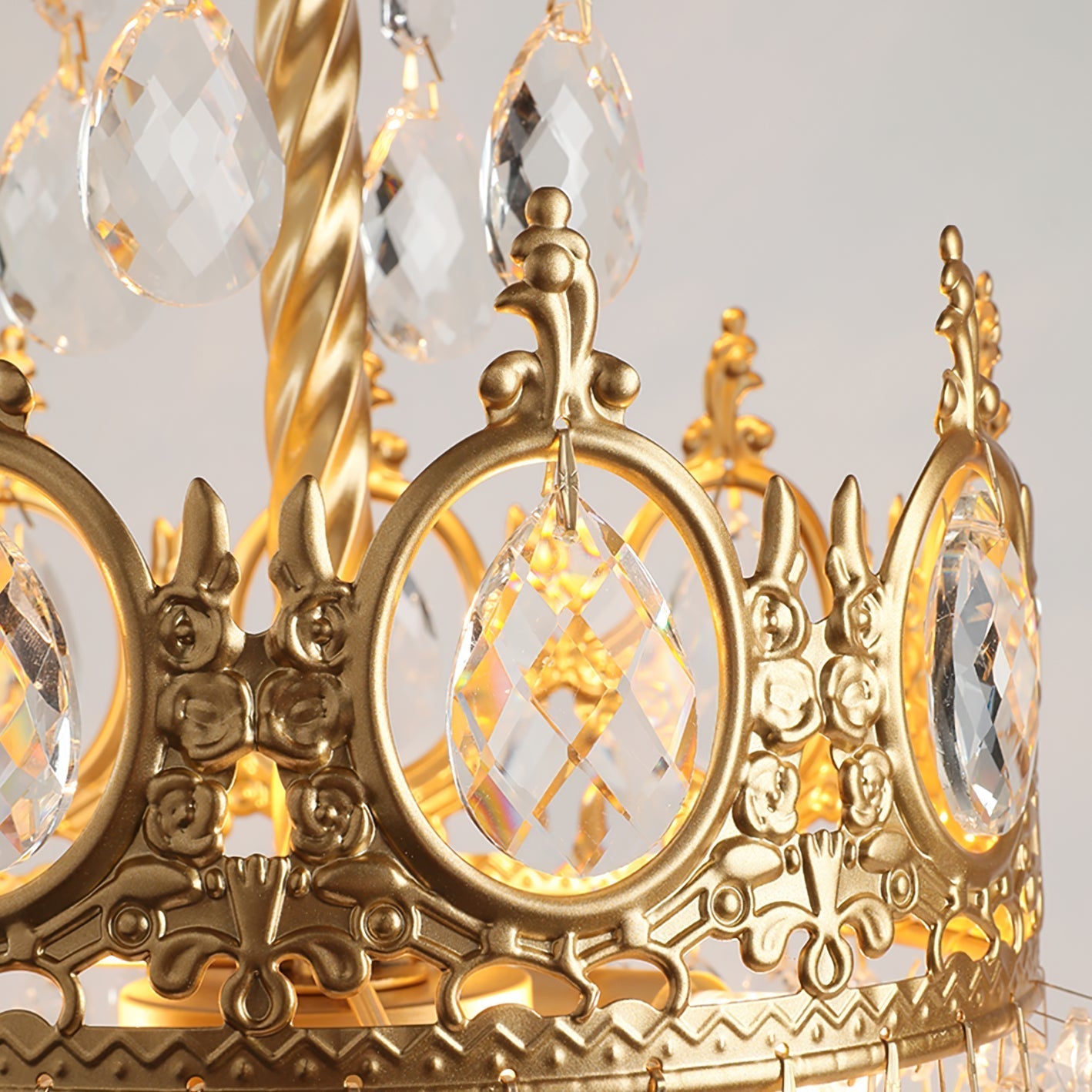 Lampe de Table en Cristal Doré - Élégante et Luxueuse pour Intérieur